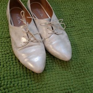 Silver Mia pointed oxfords 8.5
